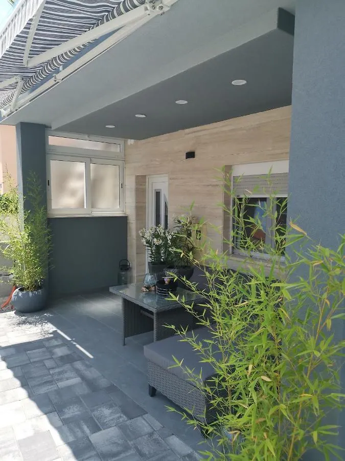 Apartmani Sarm Vir Apartment