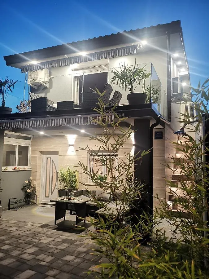 Apartmani Sarm Vir