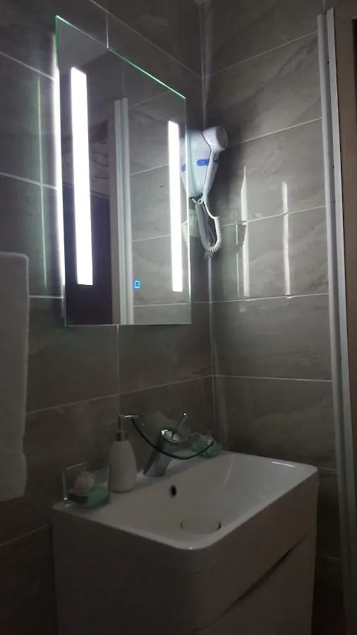 Apartmani Sarm Vir Apartment
