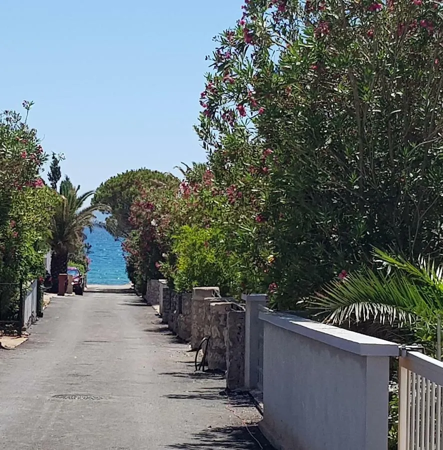 Apartmani Sarm Vir Apartment