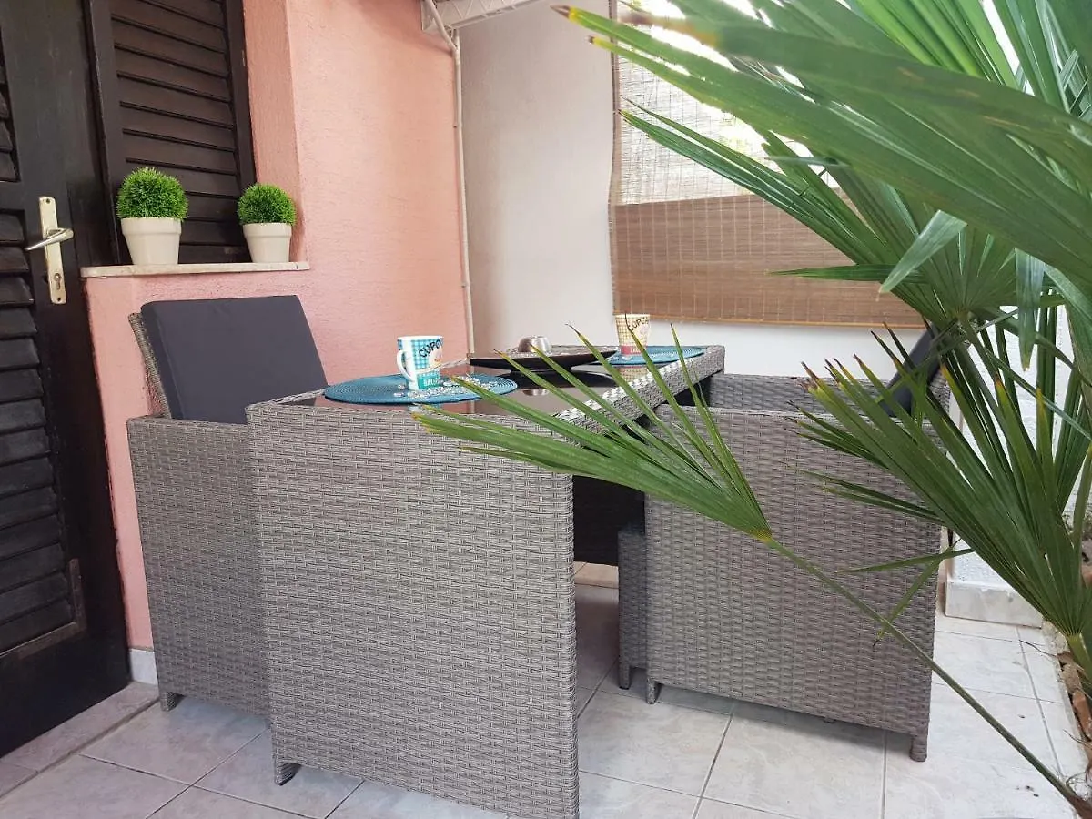 Apartmani Sarm Vir