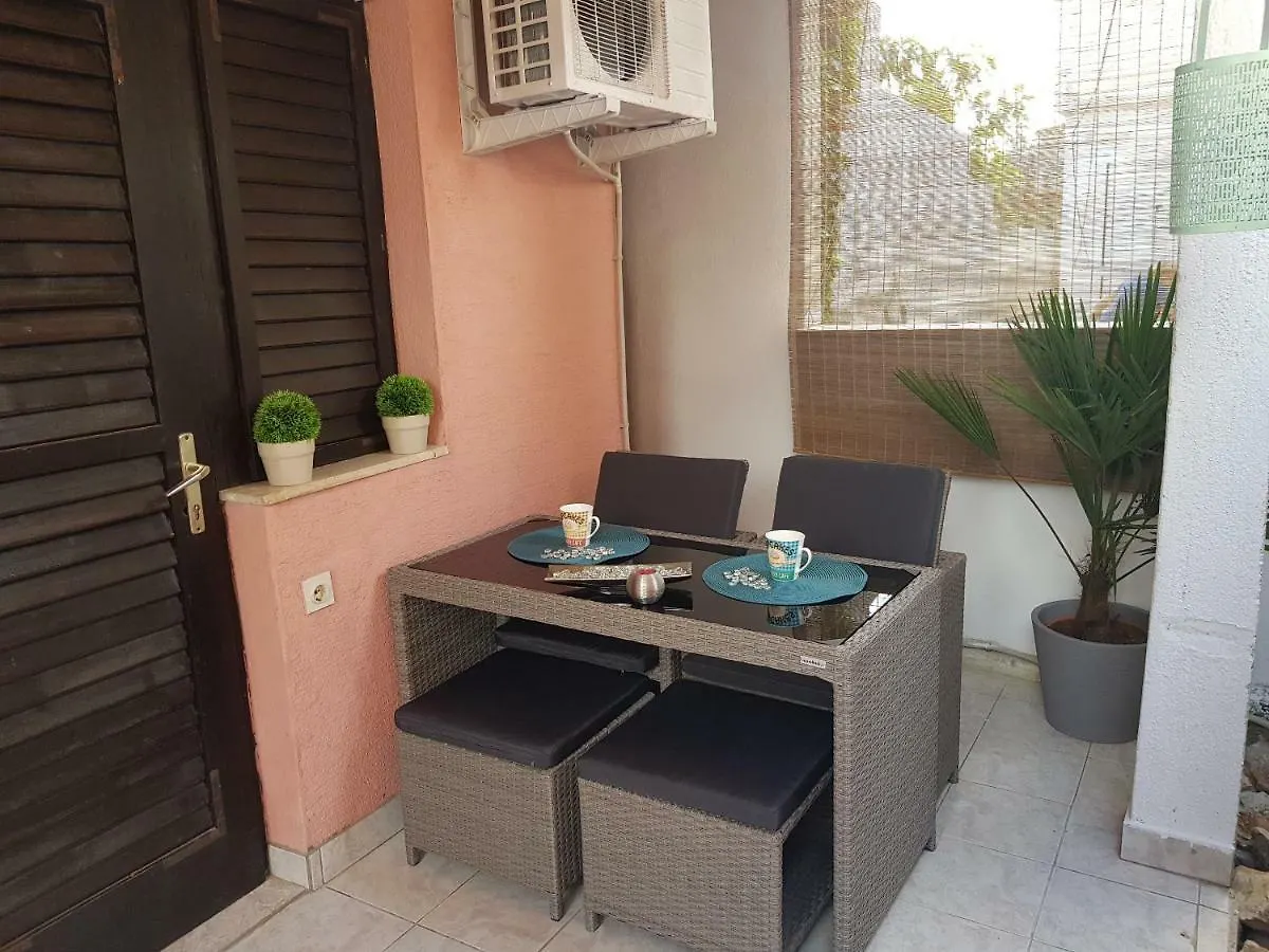 Apartmani Sarm Vir 0*,  Croatia