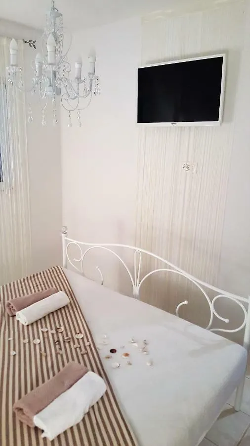Apartment Apartmani Sarm Vir