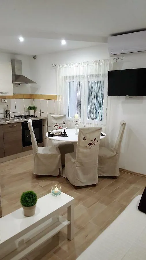 Apartment Apartmani Sarm Vir